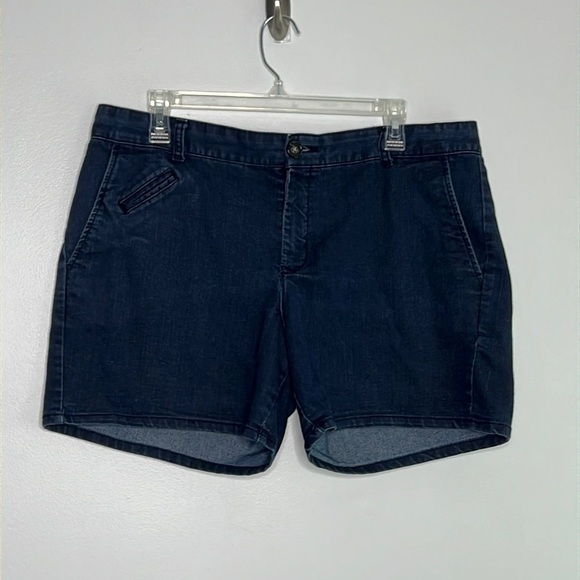 Dockers women’s denim blue jean shorts, size 12 - Picture 1 of 3